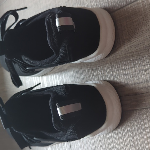 Loom waterproof black sneakers US 7/EU 38 - Picture 4 of 6